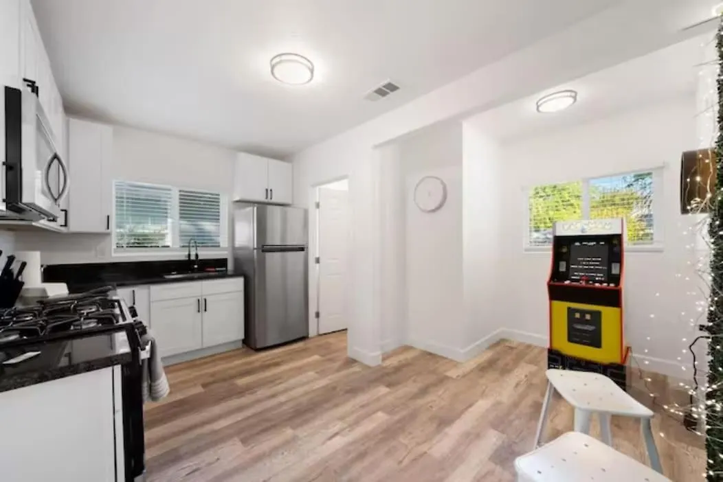 Central 2Br 1Ba & Arcade Crib In The Heart Of Sac Sacramento 0*,