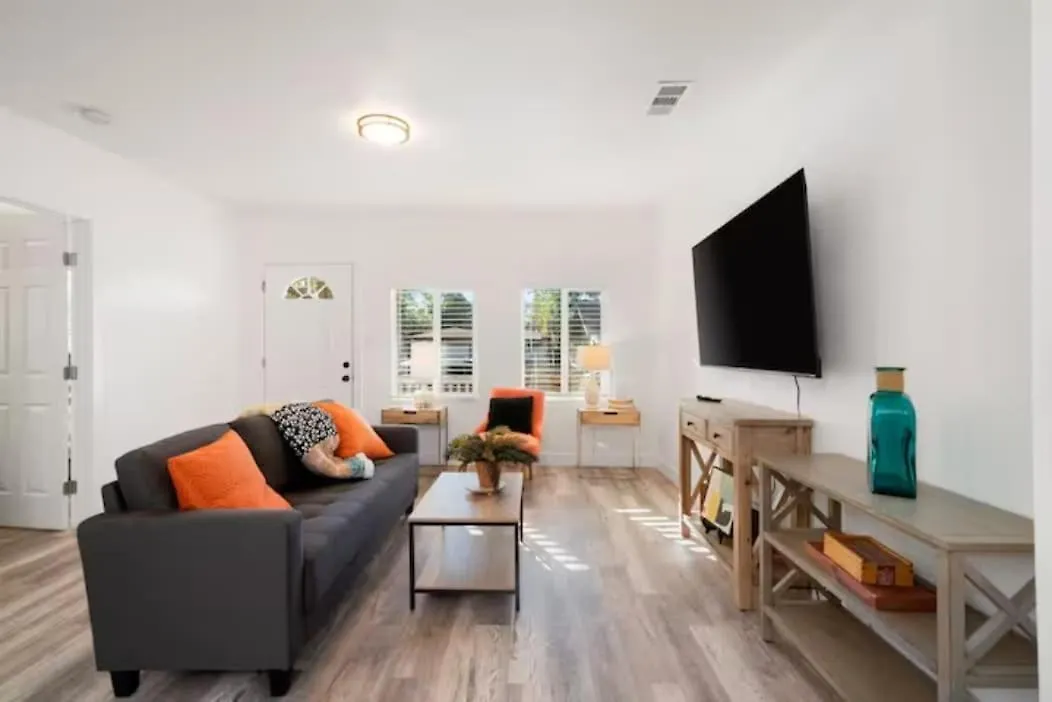 Central 2Br 1Ba & Arcade Crib In The Heart Of Sac Sacramento 0*,